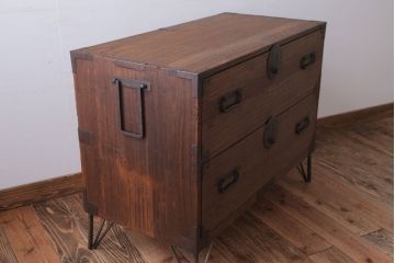 アンティーク家具　和製アンティーク　鉄脚付き!シンプルな丸金具の時代箪笥ローボード(1)
