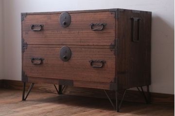 アンティーク家具　和製アンティーク　鉄脚付き!シンプルな丸金具の時代箪笥ローボード(1)