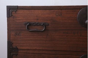 アンティーク家具　和製アンティーク　鉄脚付き!シンプルな丸金具の時代箪笥ローボード(1)