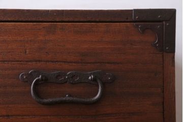 アンティーク家具　和製アンティーク　鉄脚付き!シンプルな丸金具の時代箪笥ローボード(1)
