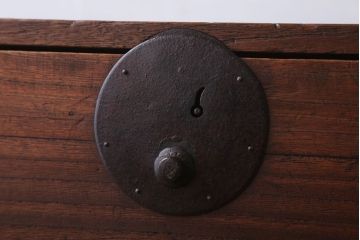 アンティーク家具　和製アンティーク　鉄脚付き!シンプルな丸金具の時代箪笥ローボード(1)