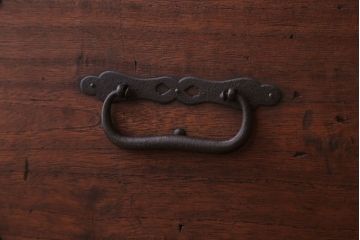 アンティーク家具　和製アンティーク　鉄脚付き!シンプルな丸金具の時代箪笥ローボード(1)