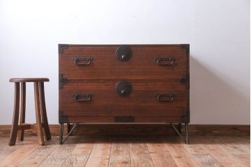 アンティーク家具　和製アンティーク　鉄脚付き!シンプルな丸金具の時代箪笥ローボード(2)