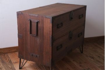 アンティーク家具　和製アンティーク　鉄脚付き!シンプルな丸金具の時代箪笥ローボード(2)