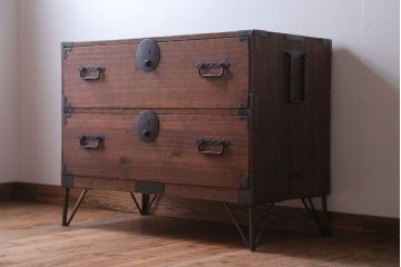 アンティーク家具　和製アンティーク　鉄脚付き!シンプルな丸金具の時代箪笥ローボード(2)