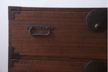 アンティーク家具　和製アンティーク　鉄脚付き!シンプルな丸金具の時代箪笥ローボード(2)