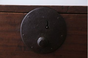 アンティーク家具　和製アンティーク　鉄脚付き!シンプルな丸金具の時代箪笥ローボード(2)