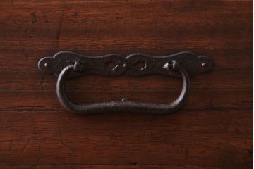 アンティーク家具　和製アンティーク　鉄脚付き!シンプルな丸金具の時代箪笥ローボード(2)