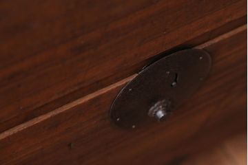 アンティーク家具　和製アンティーク　鉄脚付き!シンプルな丸金具の時代箪笥ローボード(2)