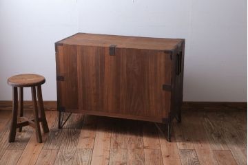 アンティーク家具　和製アンティーク　鉄脚付き!シンプルな丸金具の時代箪笥ローボード(2)