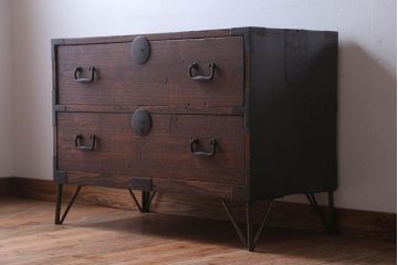 アンティーク家具　和製アンティーク　鉄脚付き!シンプルな古い木の時代箪笥ローボード(ローチェスト、引き出し、テレビボード)(1)