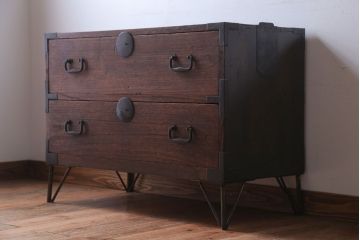 アンティーク家具　 和製アンティーク　鉄脚付き!シンプルな古い木の時代箪笥ローボード(2)