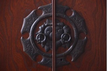中古　民芸家具　厚い金具の上品な高級和箪笥ワードローブ