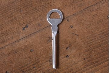 中古　民芸家具　厚い金具の上品な高級和箪笥ワードローブ