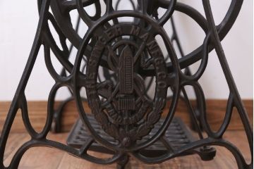 アンティーク家具　アンティーク　おしゃれなシンガーミシンの鉄脚(3)