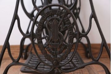アンティーク家具　アンティーク　おしゃれなシンガーミシンの鉄脚(3)