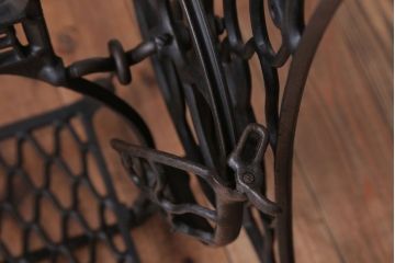 アンティーク家具　アンティーク　おしゃれなシンガーミシンの鉄脚(3)
