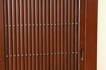 アンティーク家具　古民具・骨董　一本物　丸桟引き戸付き!モダンなアンティーク三尺水屋箪笥