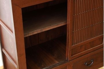 アンティーク家具　古民具・骨董　一本物　丸桟引き戸付き!モダンなアンティーク三尺水屋箪笥