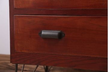 アンティーク家具　和製アンティーク　鉄脚付き!シンプルな衣装箪笥ローボード