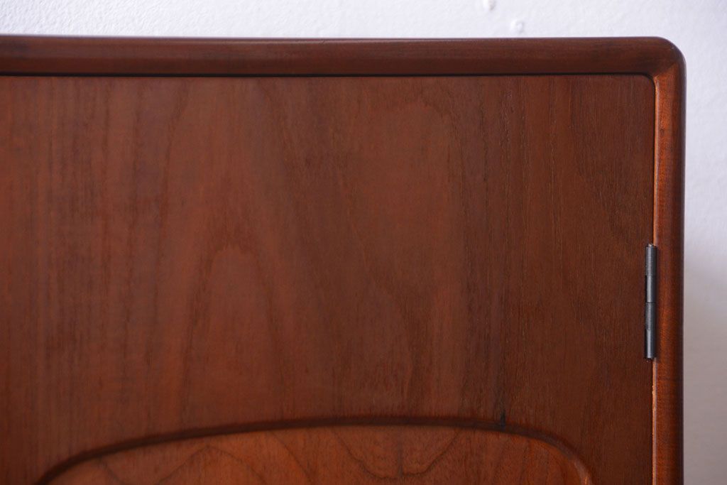 中古　ガラスケース付き!高級収納戸棚(三味線ケース)