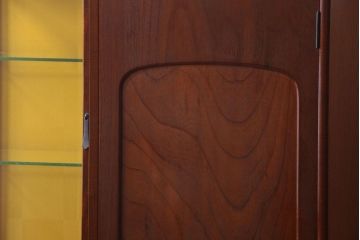 中古　ガラスケース付き!高級収納戸棚(三味線ケース)