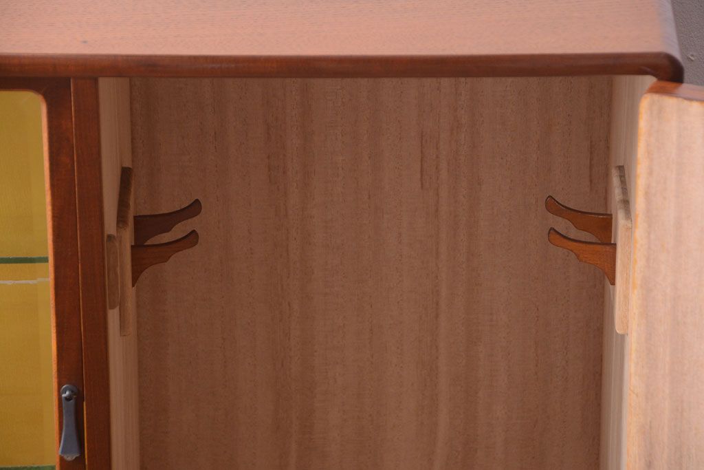 中古　ガラスケース付き!高級収納戸棚(三味線ケース)