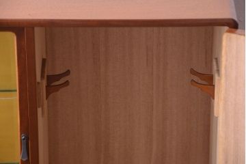 中古　ガラスケース付き!高級収納戸棚(三味線ケース)