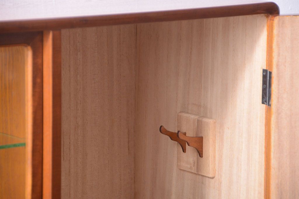 中古　ガラスケース付き!高級収納戸棚(三味線ケース)