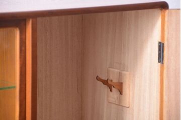 中古　ガラスケース付き!高級収納戸棚(三味線ケース)