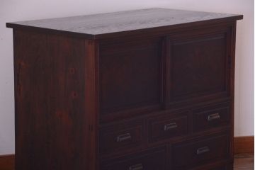 アンティーク家具　古民具・骨董　脚付きのアンティーク時代箪笥カウンターテーブル(作業台)