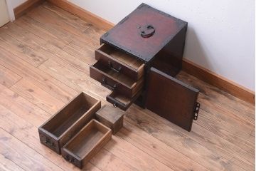 アンティーク家具　古民具・骨董　明治期　かくし付き!懸硯型佐渡船箪笥(掛硯型、懸硯型、舟箪笥)