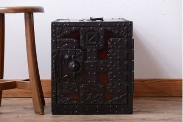 アンティーク家具　古民具・骨董　明治期　かくし付き!懸硯型佐渡船箪笥(掛硯型、懸硯型、舟箪笥)