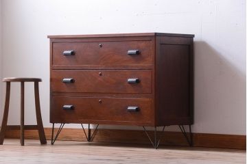 レトロ家具　昭和レトロ　鉄脚付き!アンティークローチェスト(衣装箪笥)