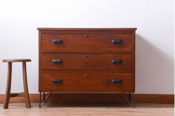 レトロ家具　昭和レトロ　鉄脚付き!アンティークローチェスト(衣装箪笥)