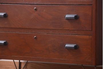 レトロ家具　昭和レトロ　鉄脚付き!アンティークローチェスト(衣装箪笥)