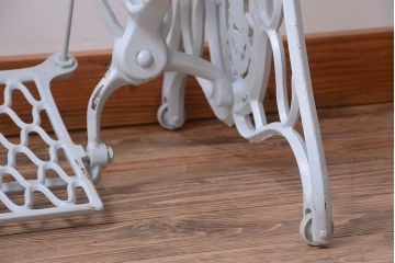 アンティーク家具　アンティークペイント　おしゃれなシンガーミシンの鉄脚