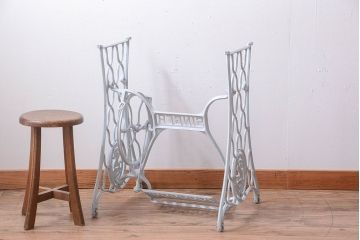 アンティーク家具　アンティークペイント　おしゃれなシンガーミシンの鉄脚
