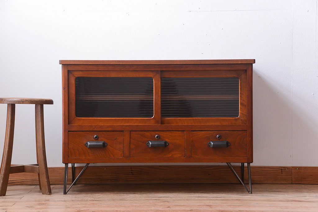 レトロ家具　 昭和レトロ　鉄脚付き!アンティークローボード