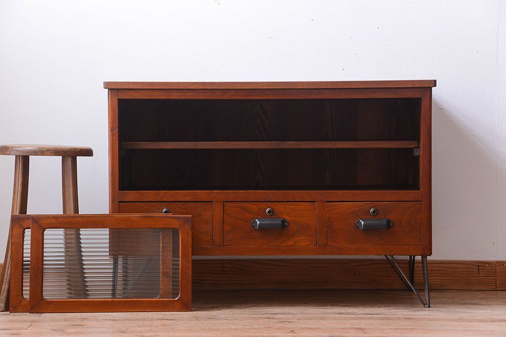 レトロ家具　 昭和レトロ　鉄脚付き!アンティークローボード