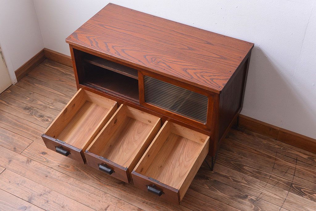 レトロ家具　 昭和レトロ　鉄脚付き!アンティークローボード