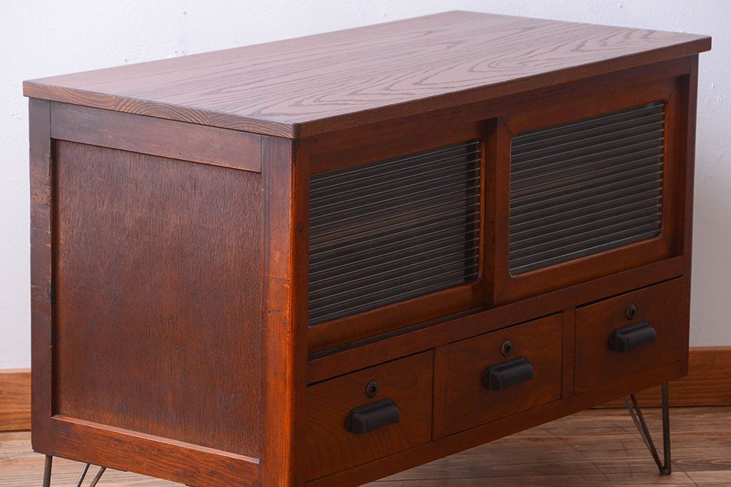 レトロ家具　 昭和レトロ　鉄脚付き!アンティークローボード