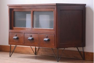レトロ家具　 昭和レトロ　鉄脚付き!アンティークローボード