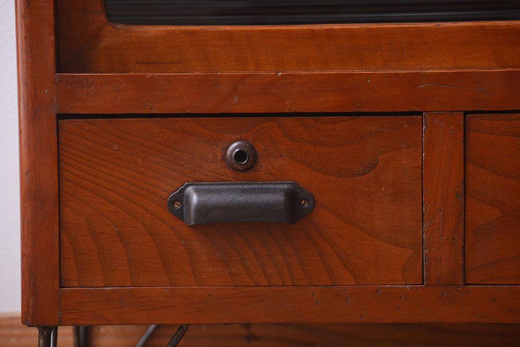 レトロ家具　 昭和レトロ　鉄脚付き!アンティークローボード