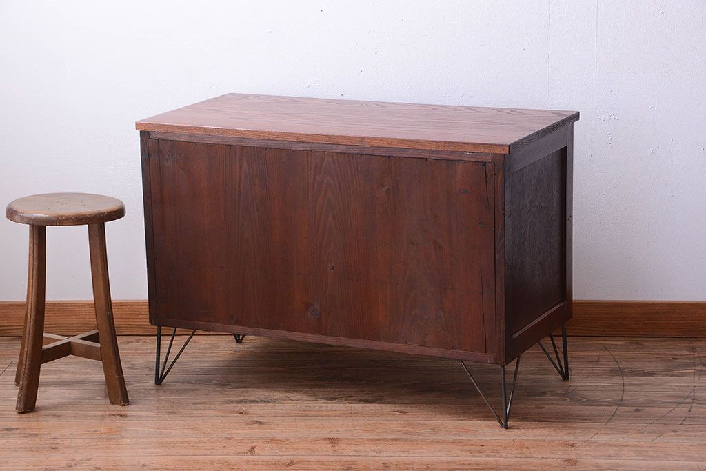 レトロ家具　 昭和レトロ　鉄脚付き!アンティークローボード