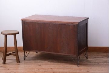 レトロ家具　 昭和レトロ　鉄脚付き!アンティークローボード