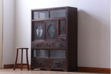アンティーク家具　和製アンティーク　大正期　丸窓引き戸付き!古い木製のモダンな縦型収納棚