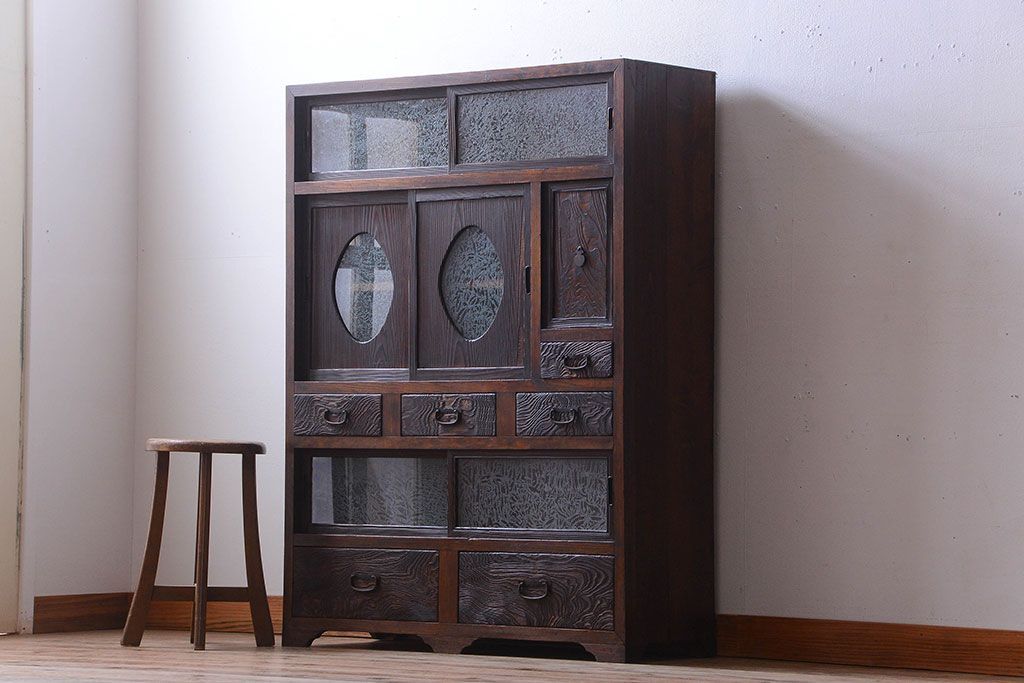 アンティーク家具　和製アンティーク　大正期　丸窓引き戸付き!古い木製のモダンな縦型収納棚