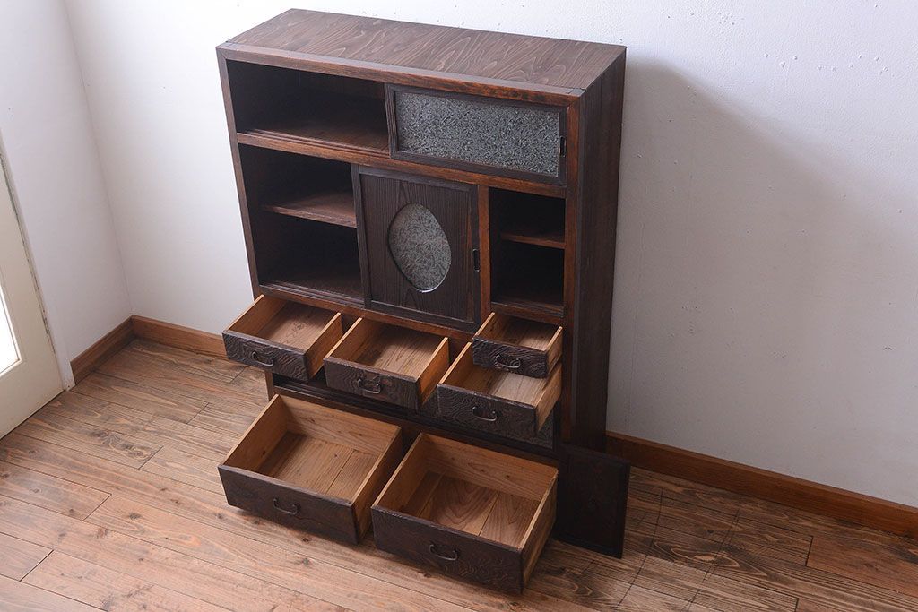 アンティーク家具　和製アンティーク　大正期　丸窓引き戸付き!古い木製のモダンな縦型収納棚