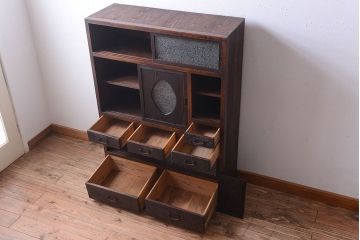 アンティーク家具　和製アンティーク　大正期　丸窓引き戸付き!古い木製のモダンな縦型収納棚